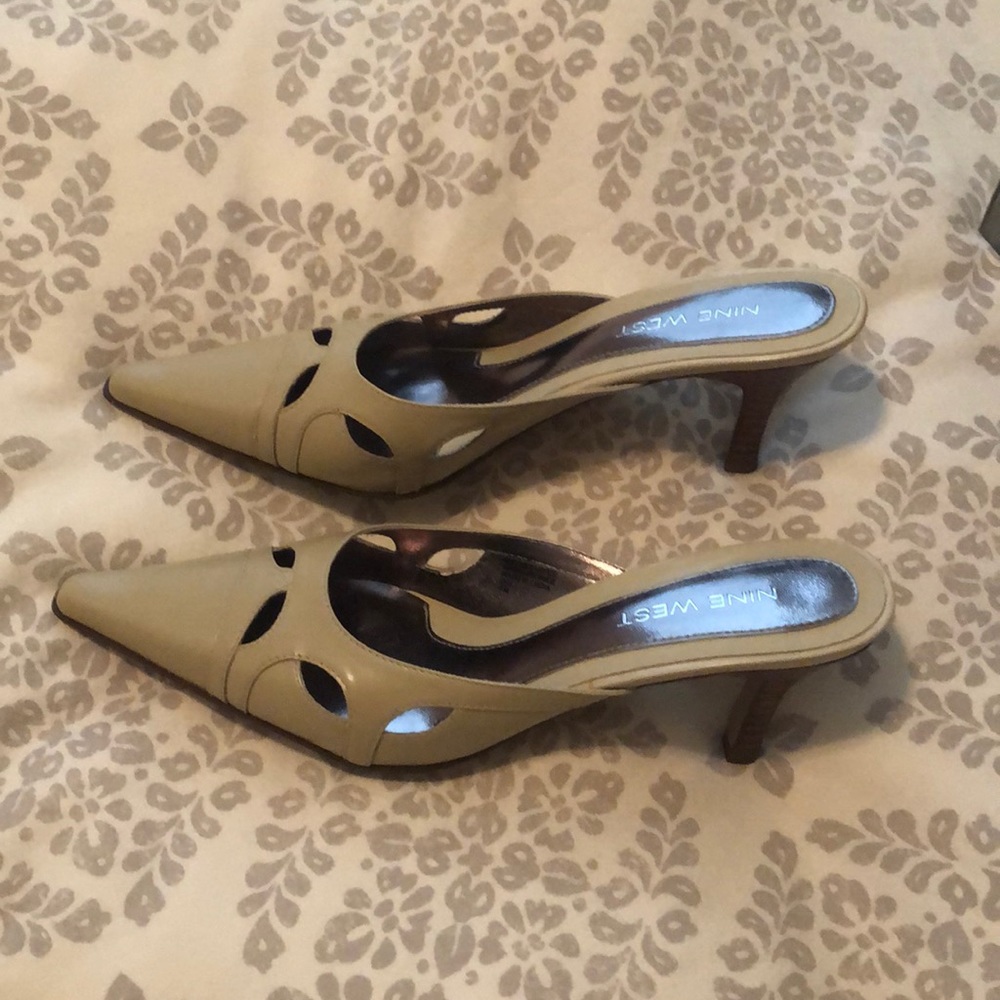 Nine West nude pointed toe slides, sz 8  worn 1x